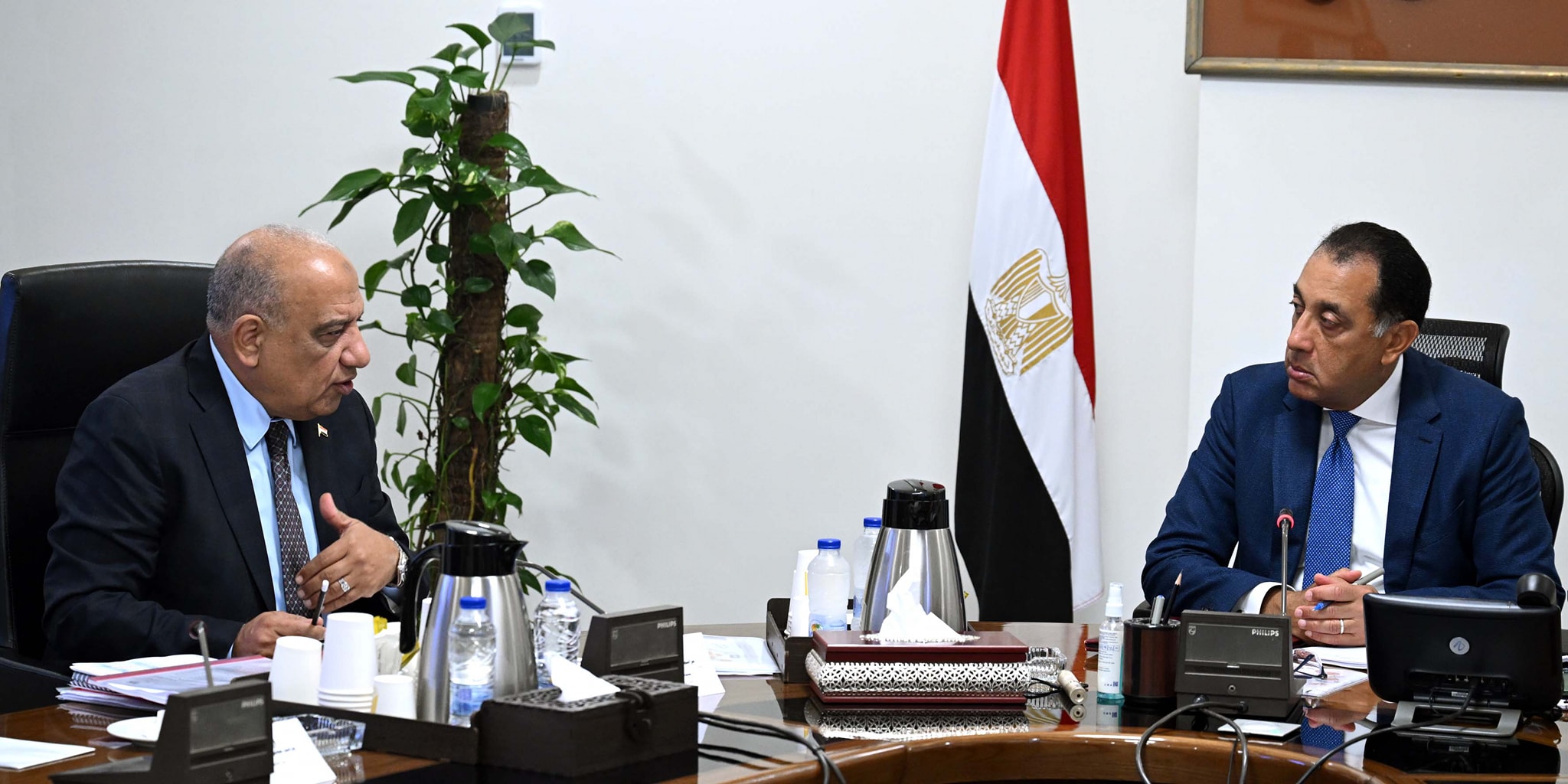 رئيس الوزراء يتابع الموقف التنفيذي لتوفير التغذية الكهربائية