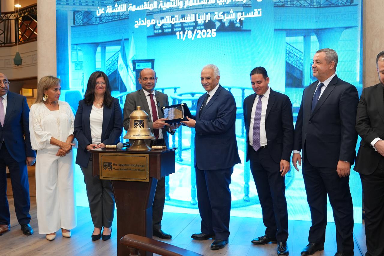 رئيس البورصة يشارك في احتفالية قرع الجرس