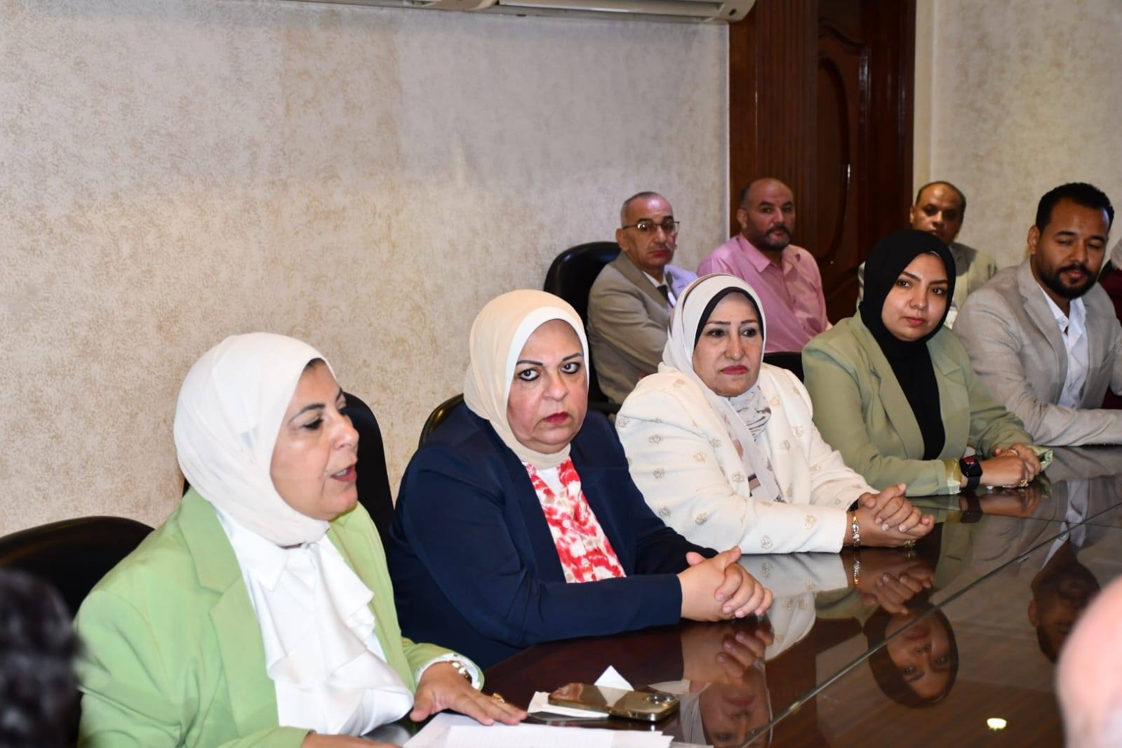 وزير الشباب يسلم 10 عقود لأصحاب الشركات الناشئة