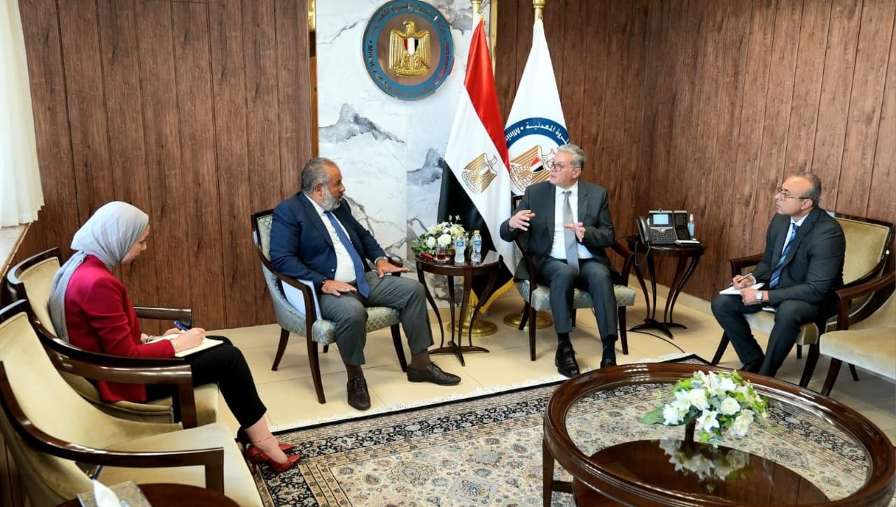وزير البترول يجتمع مع الرئيس التنفيذي لمجموعة بولي سيرف للأسمدة
