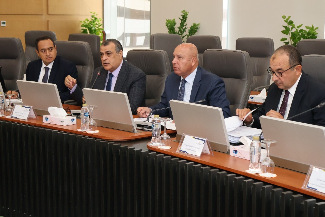 الأعلى للطاقة يناقش توفير القدرة الكهربائية لـ14 مشروع