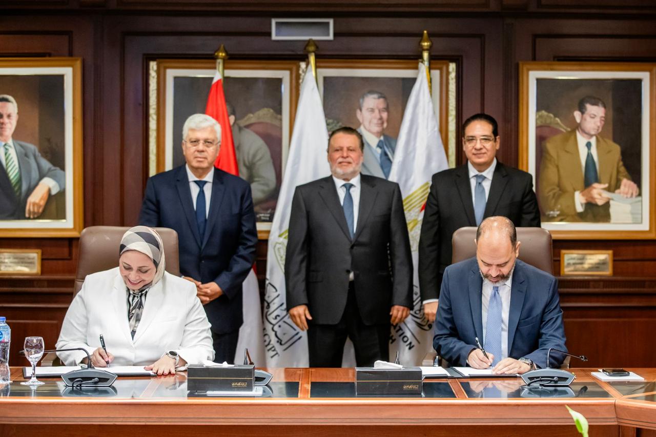 توقيع شراكة بين المعهد المصرفي وجامعتي القاهرة وسوهاج