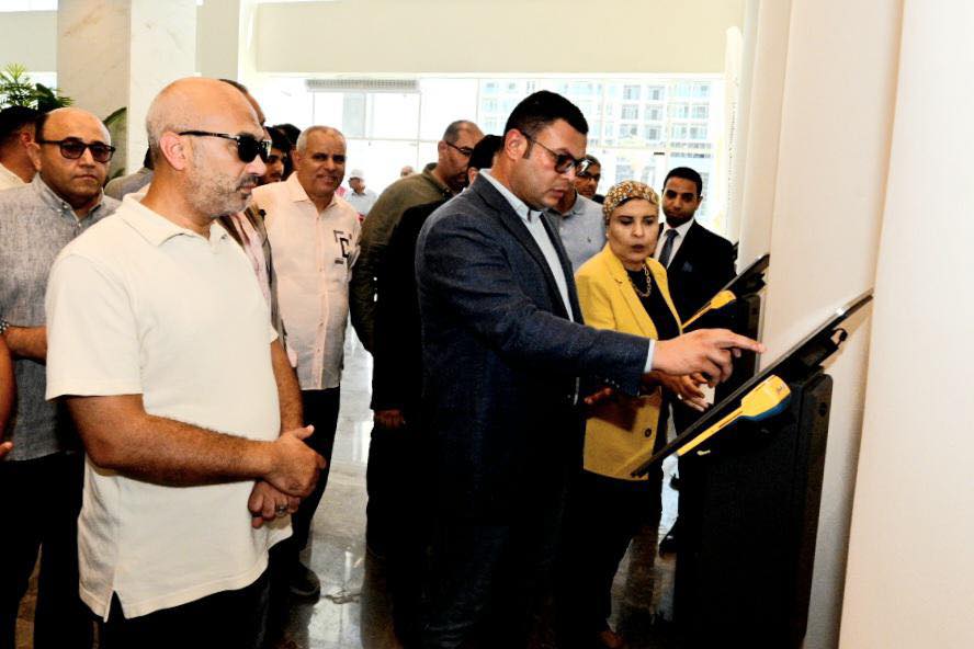 وزير الإسكان يشهد بدء التشغيل التجريبي لمركز خدمات هيئة المجتمعات العمرانية الجديدة