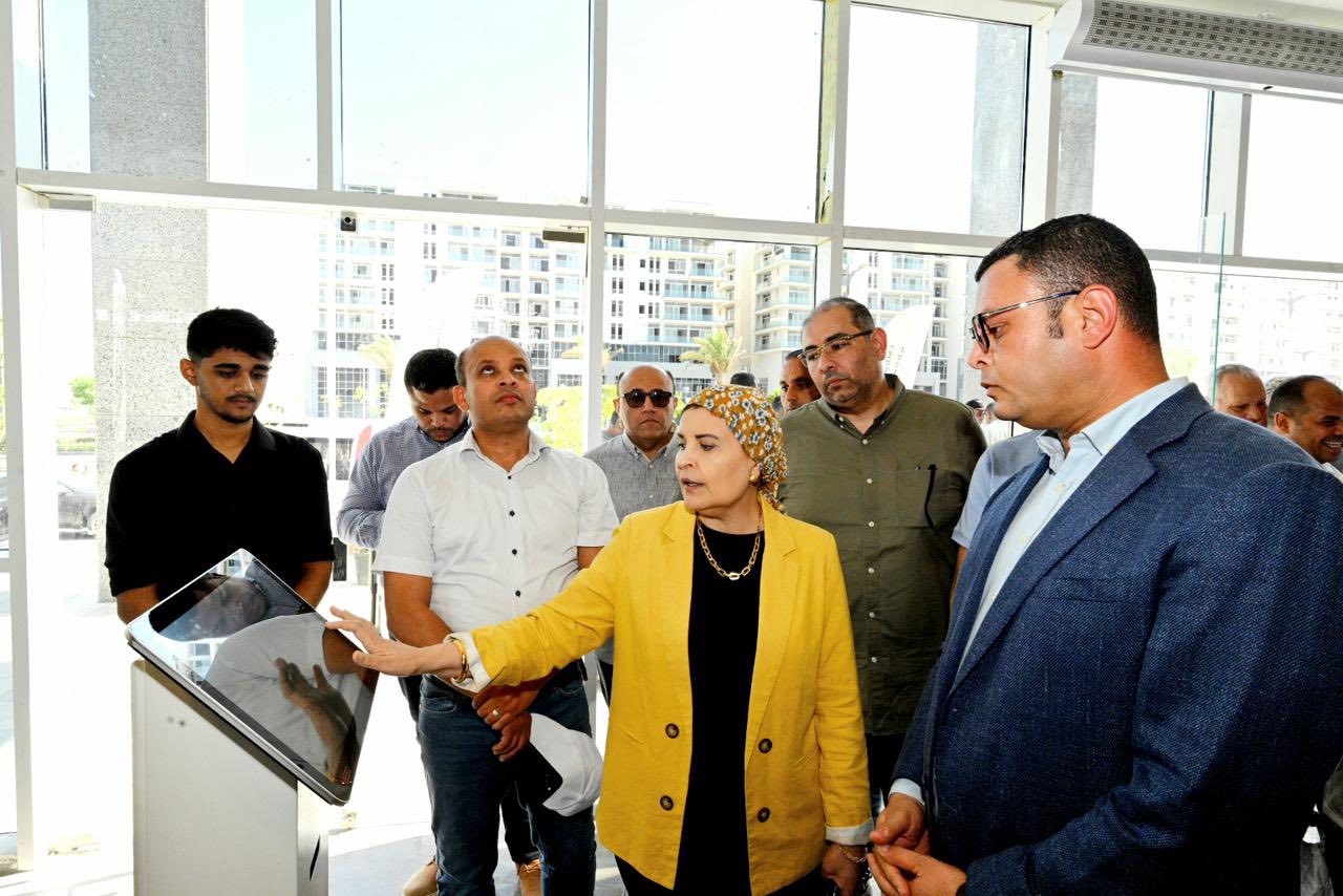 وزير الإسكان يشهد بدء التشغيل التجريبي لمركز خدمات هيئة المجتمعات العمرانية الجديدة