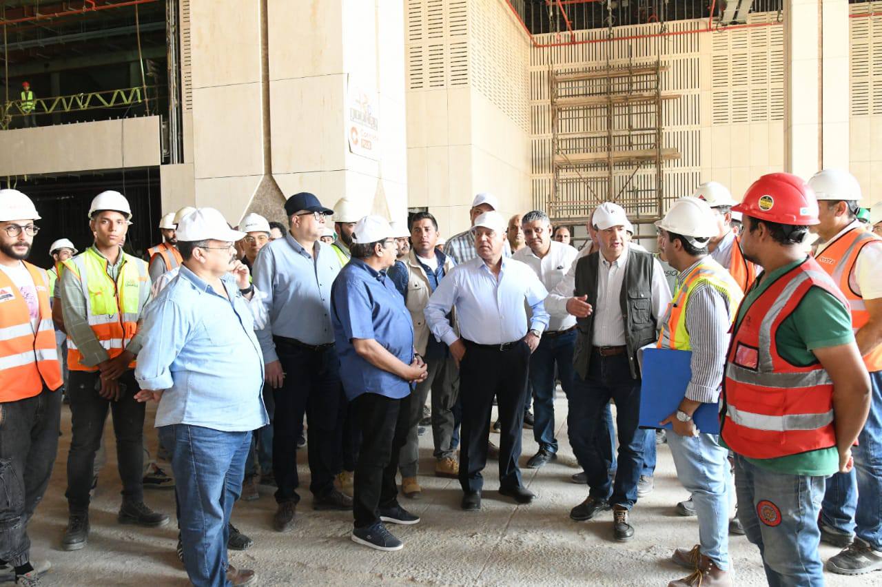 وزير النقل يتابع التشطيبات النهائية لمحطات الخط الأول بشبكة القطار الكهربائي السريع
