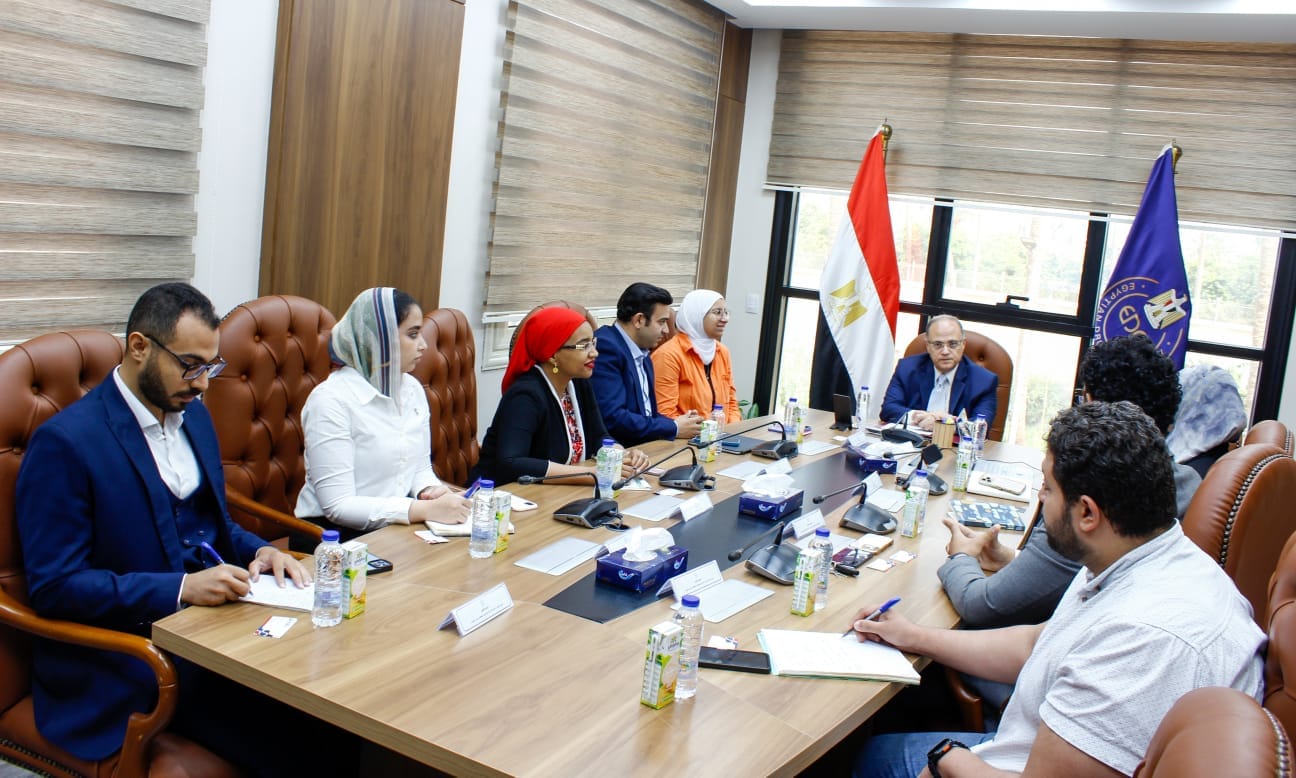 رئيس هيئة الدواء المصرية يعقد اجتماع مع وفد شركة ريمي-دي