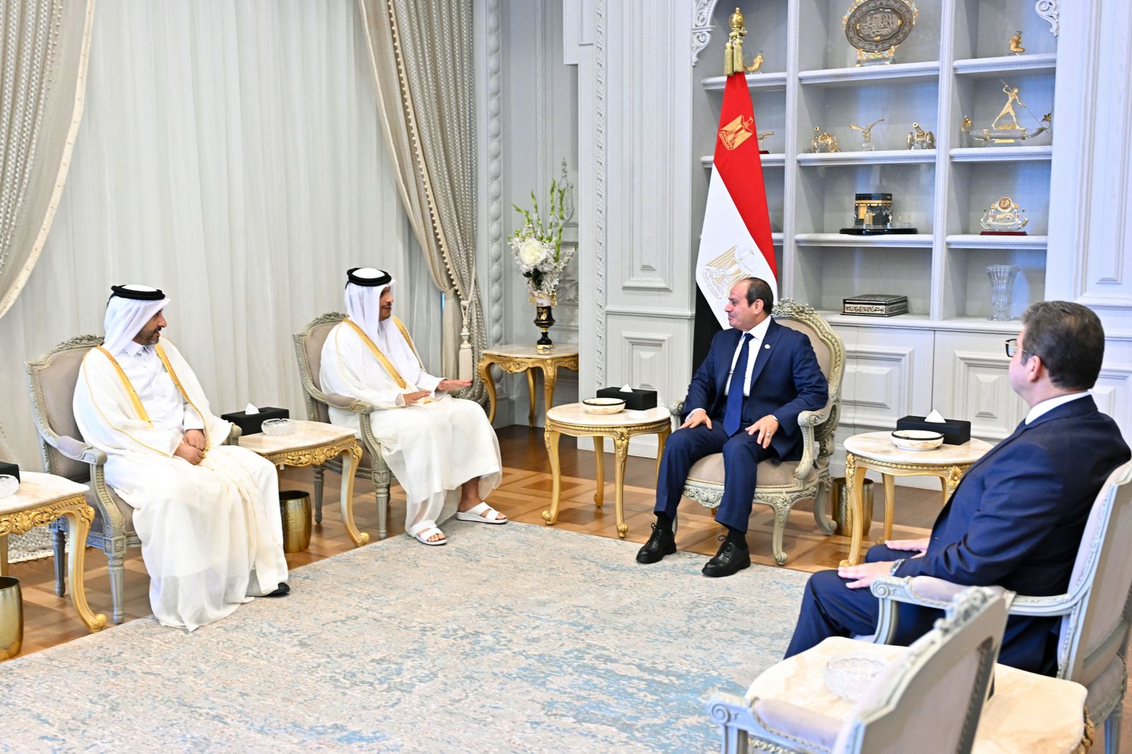 السيسي يستقبل رئيس مجلس الوزراء وزير الخارجية بدولة قطر