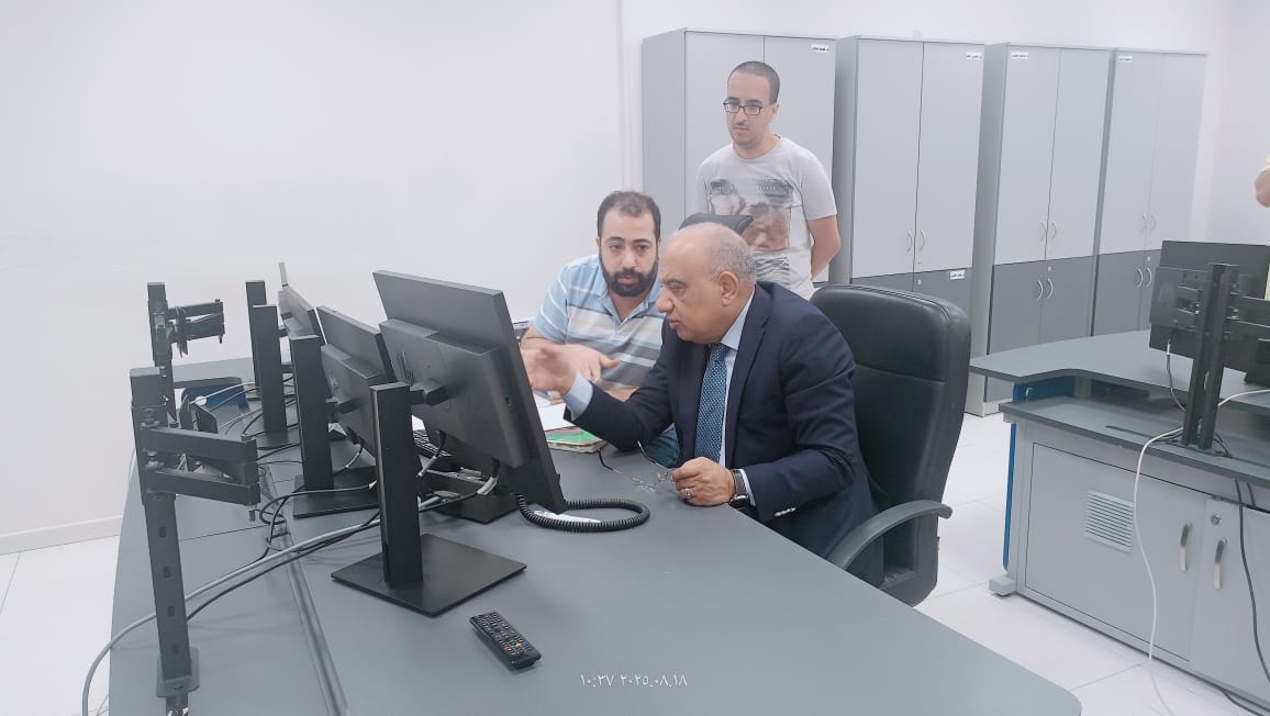 وزير الكهرباء يتفقد مركز تحكم الدقي والمركز الرئيسي للبيانات