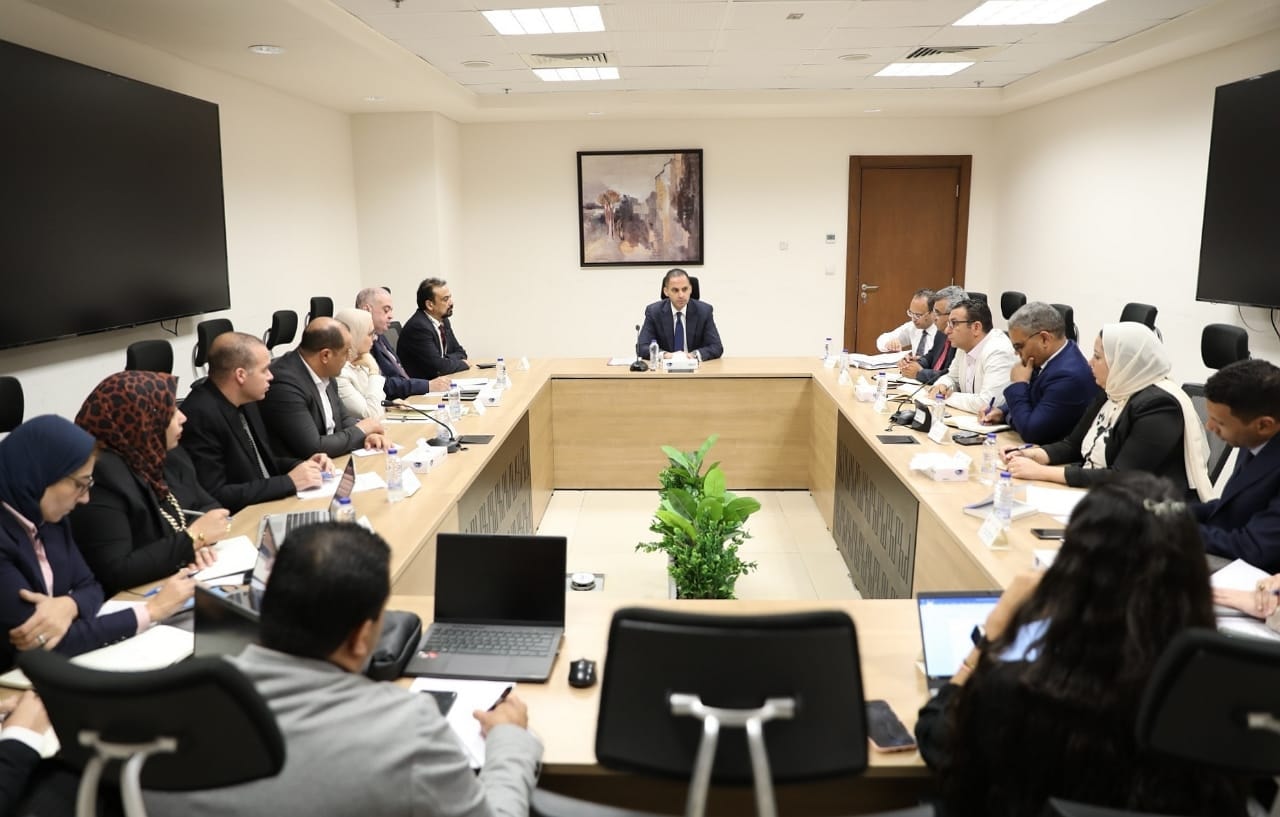 اجتماع نائب وزير الصحة لتطوير منظومة المخازن الاستراتيجية