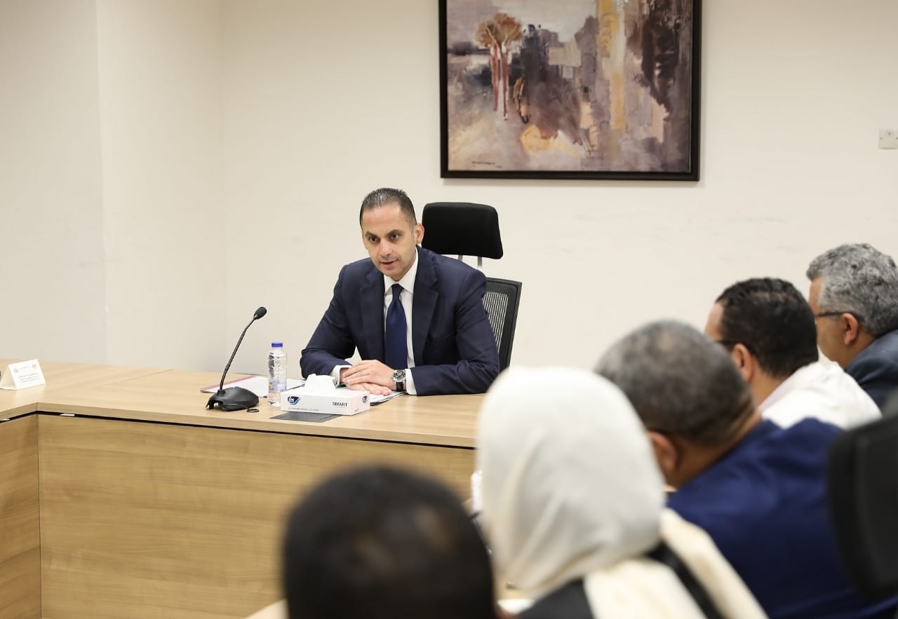 اجتماع نائب وزير الصحة لتطوير منظومة المخازن الاستراتيجية