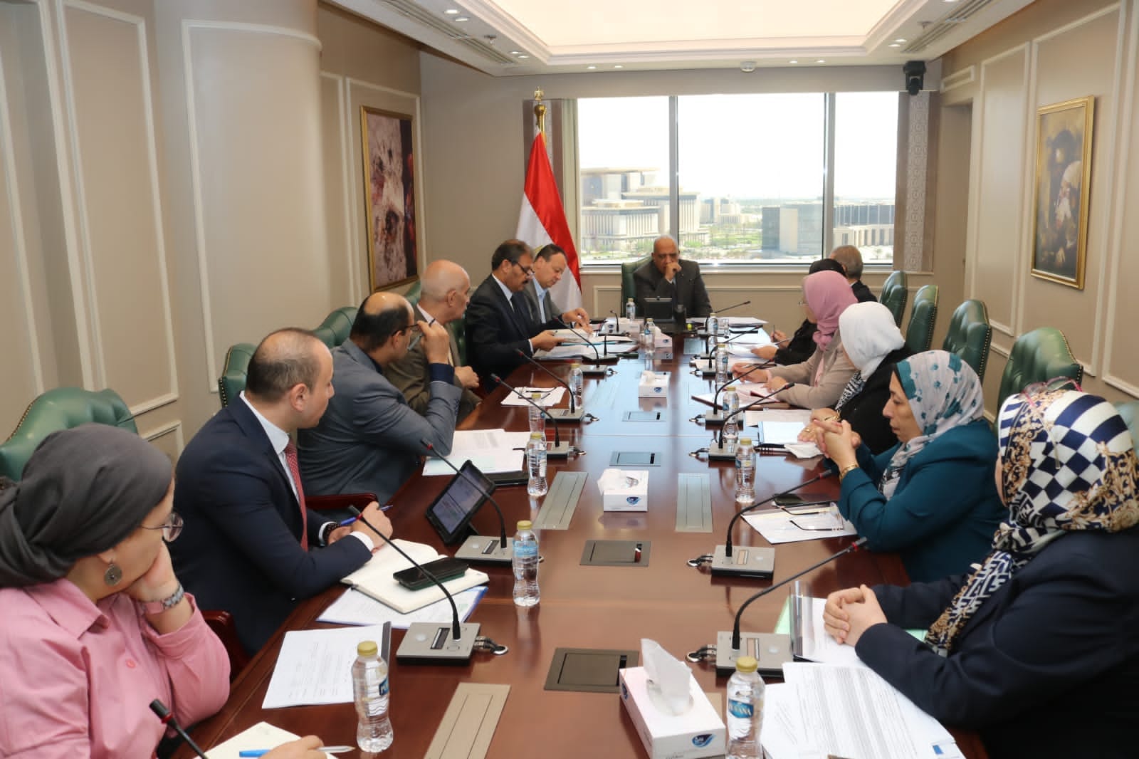 عصمت يجتمع برؤساء القابضة لكهرباء مصر والمصرية لنقل الكهرباء