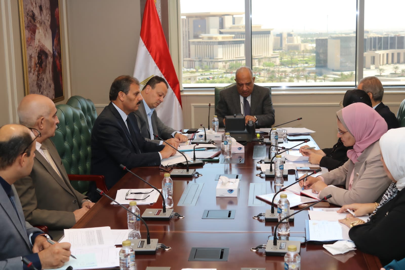 عصمت يجتمع برؤساء القابضة لكهرباء مصر والمصرية لنقل الكهرباء