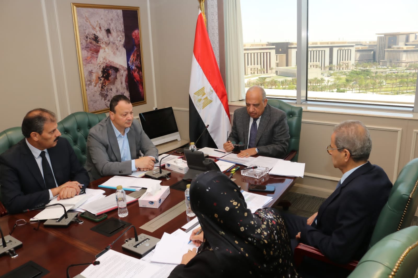 عصمت يجتمع برؤساء القابضة لكهرباء مصر والمصرية لنقل الكهرباء