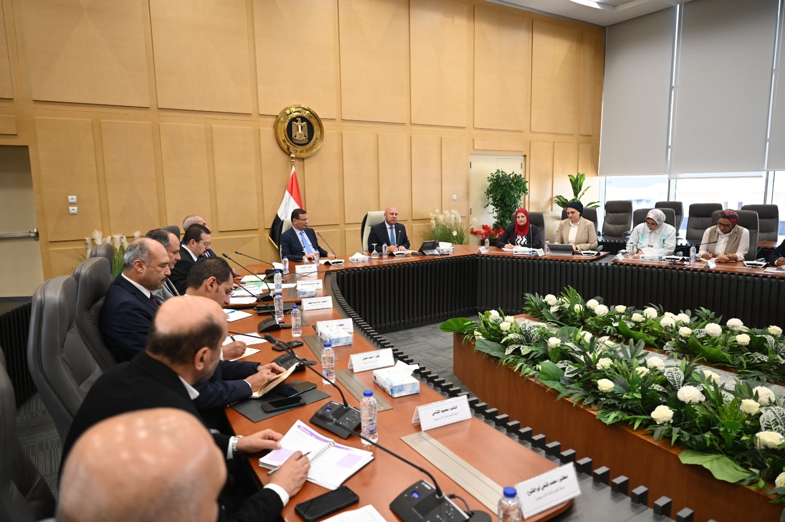 وزيرا الصناعة والزراعة يبحثان التوسع في تصنيع الزبيب