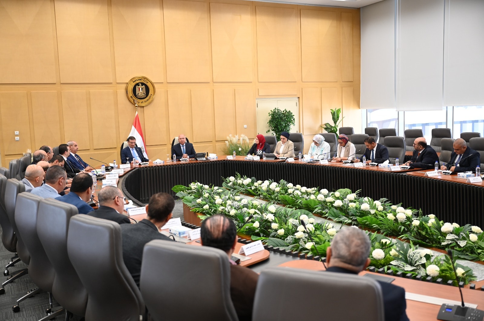 وزيرا الصناعة والزراعة يبحثان التوسع في تصنيع الزبيب