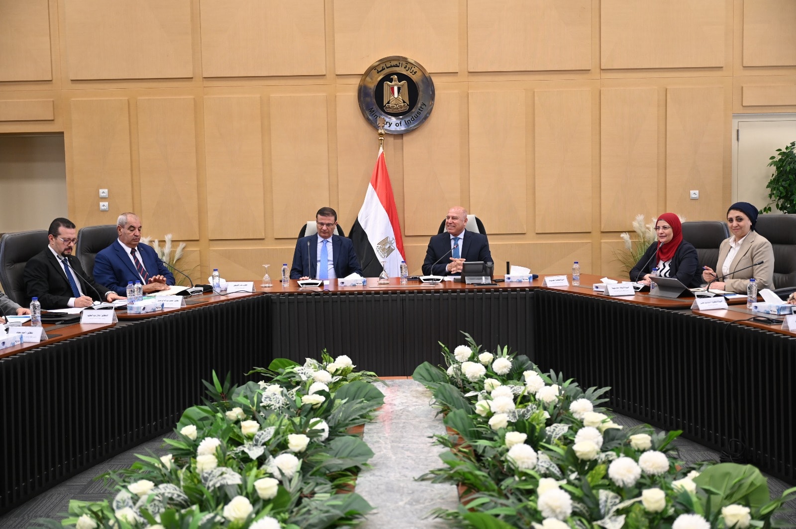 وزيرا الصناعة والزراعة يبحثان التوسع في تصنيع الزبيب