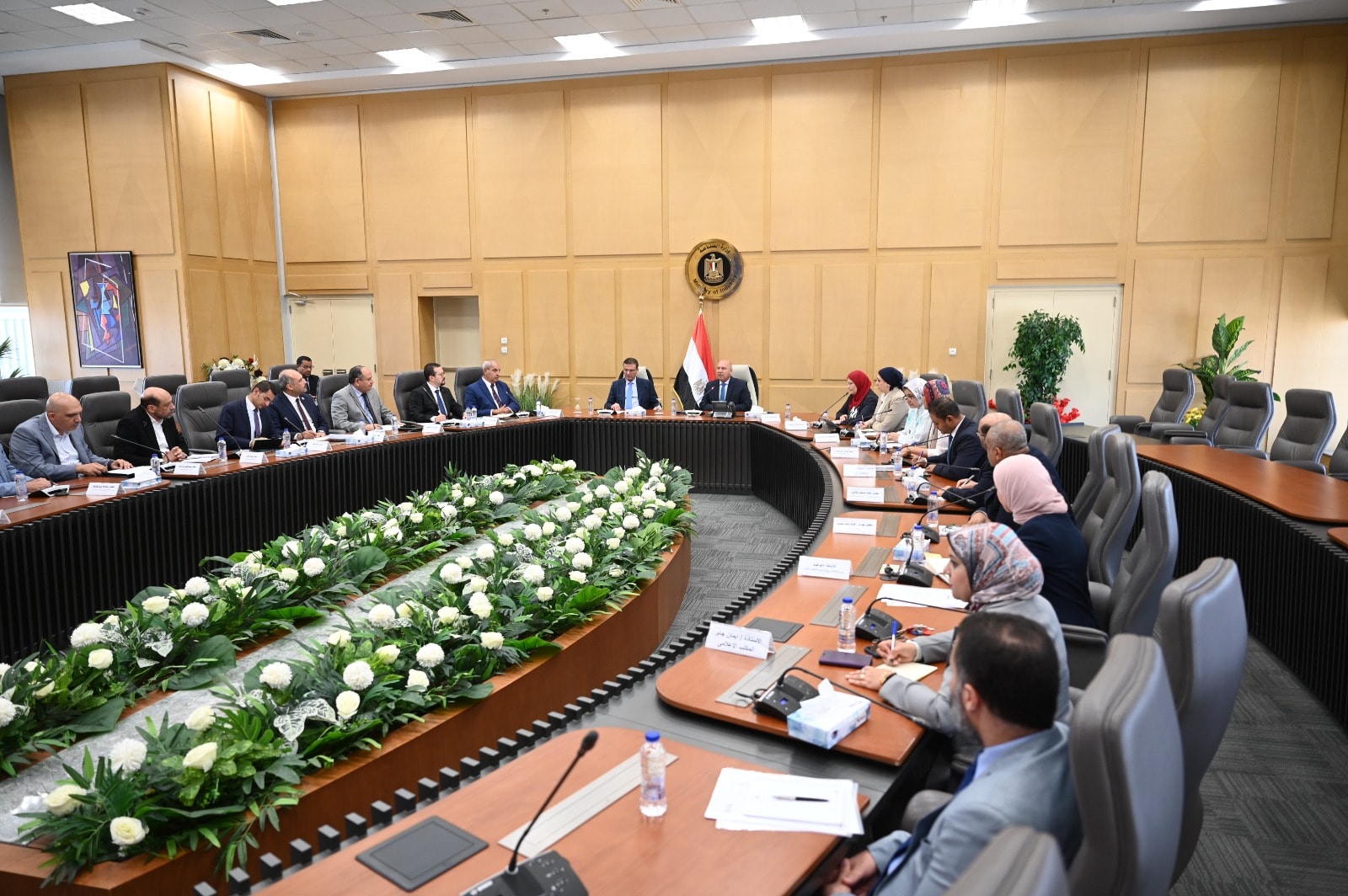 وزيرا الصناعة والزراعة يبحثان التوسع في تصنيع الزبيب