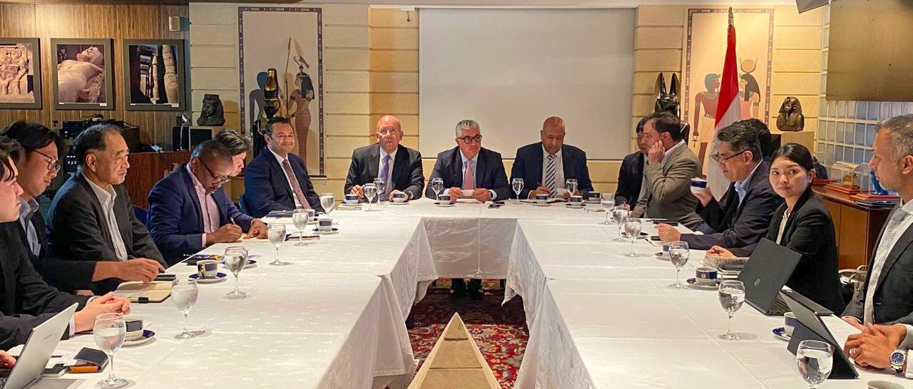 مائدة مستديرة على هامش فعاليات مؤتمر