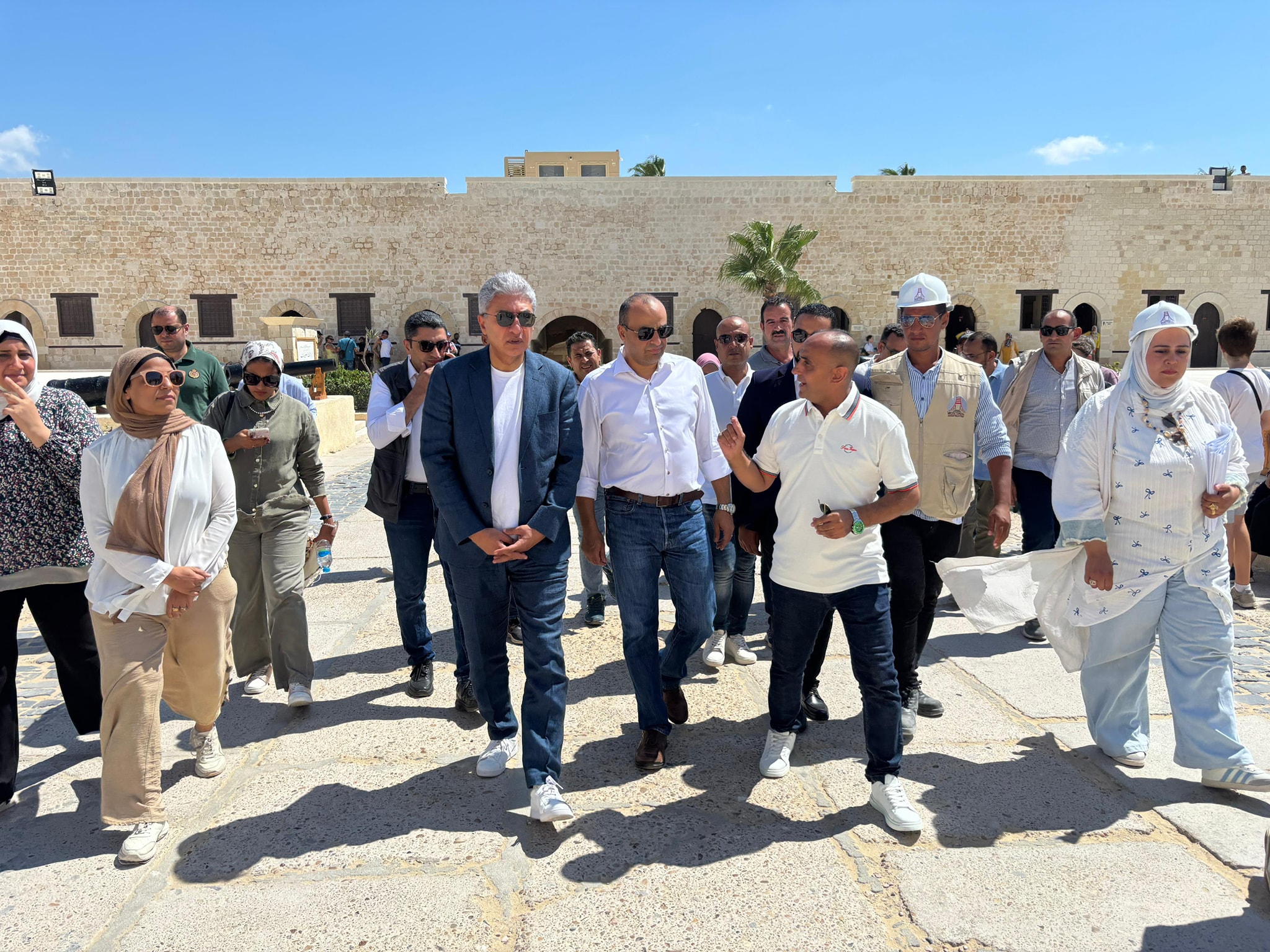 وزير السياحة يتفقد المتحف اليوناني الروماني وقلعة قايتباى