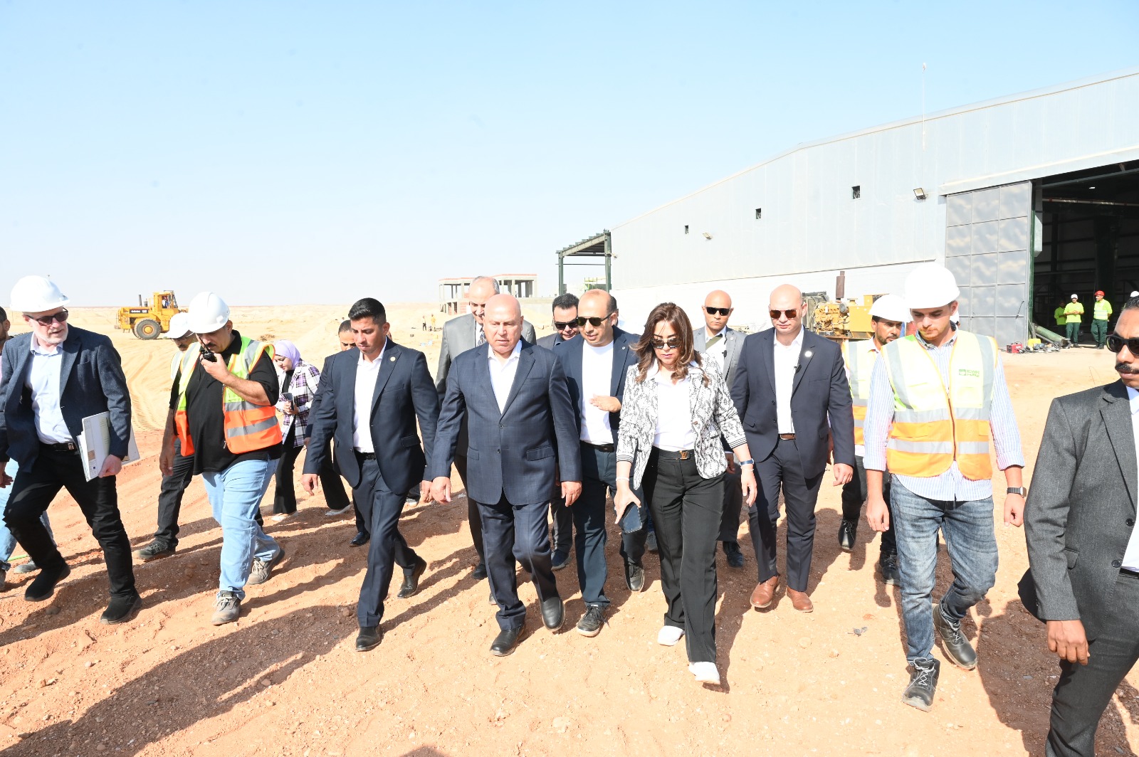 الوزير ووزير البيئة يتفقدان المجمع المتكامل لإدارة المخلفات