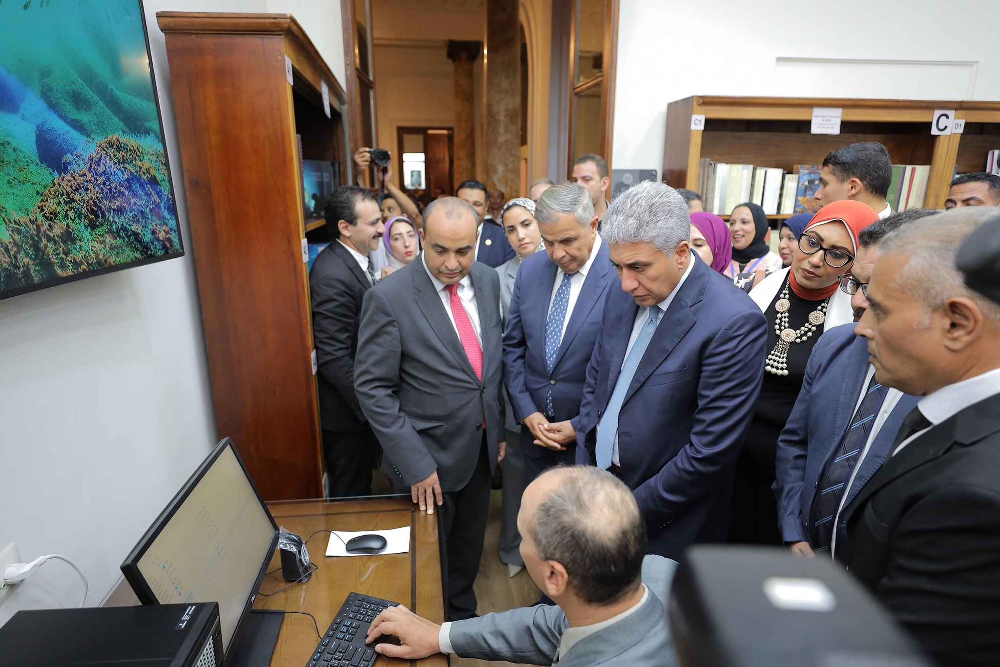 وزير السياحة والآثار يفتتح معرض أسرار المدينة الغارقة بالإسكندرية