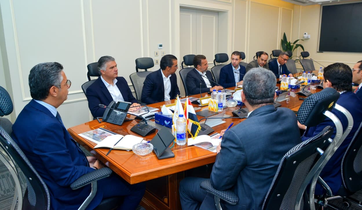 وزير التموين يجتمع مع مجموعة حسن علام القابضة