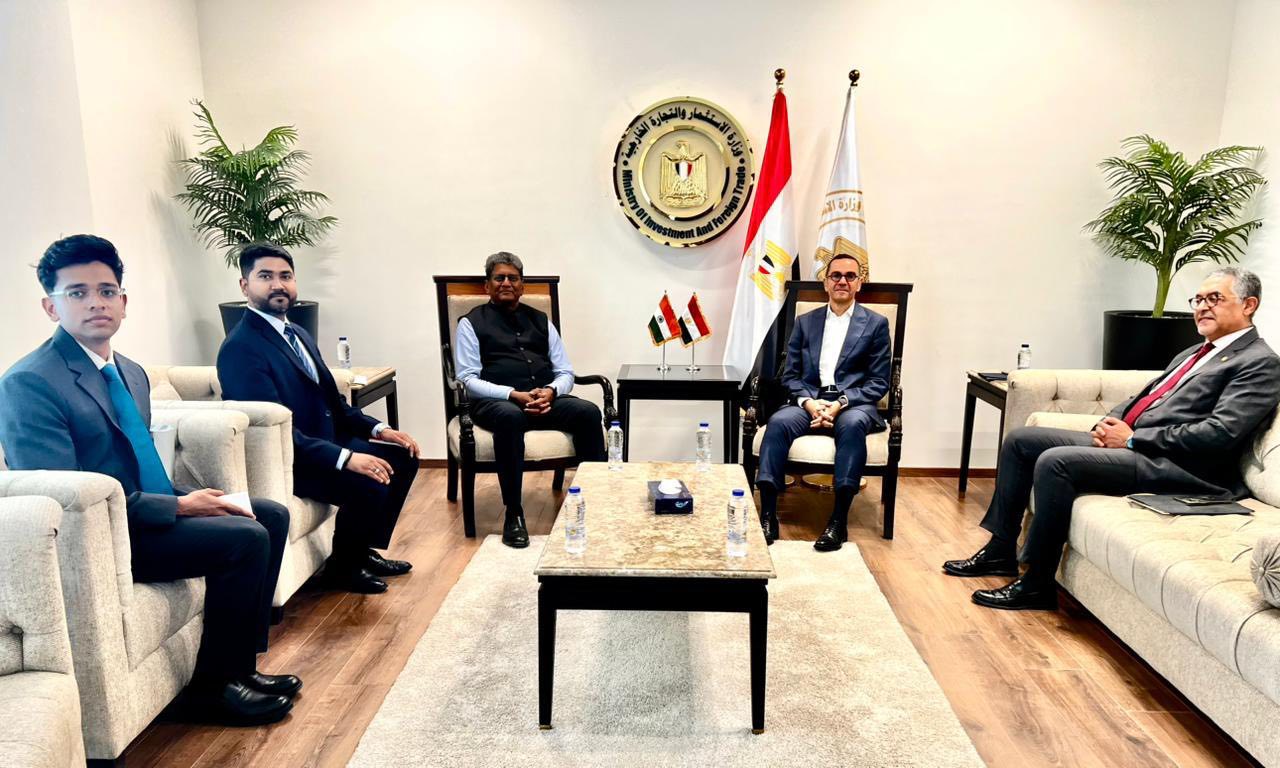 وزير الاستثمار يلتقى السفير الهندي بالقاهرة