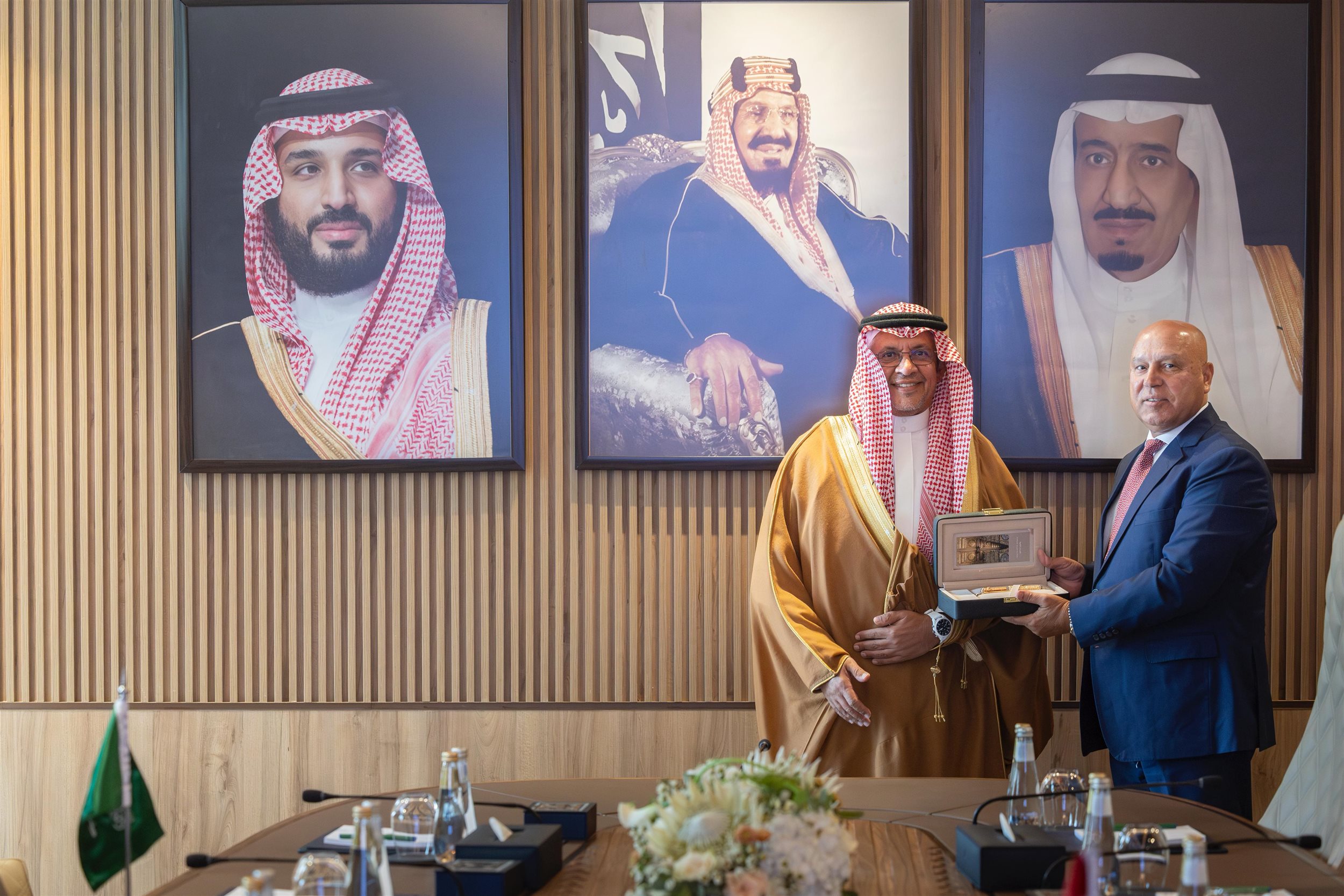 زيارة وزير الصناعة والنقل إلى العاصمة السعودية
