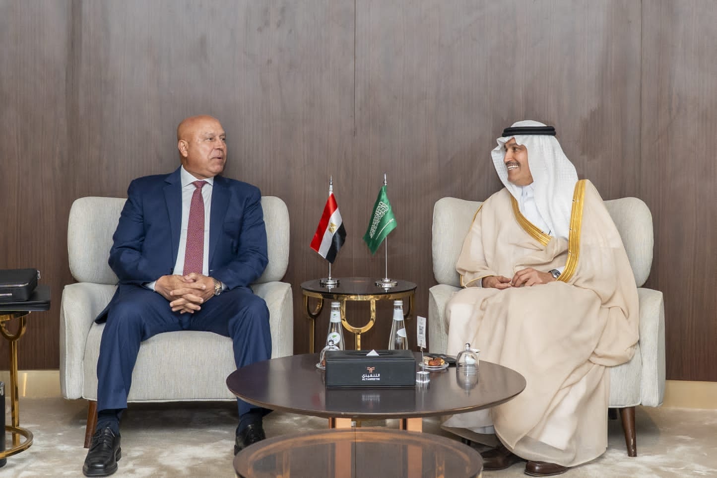 زيارة وزير الصناعة والنقل إلى العاصمة السعودية