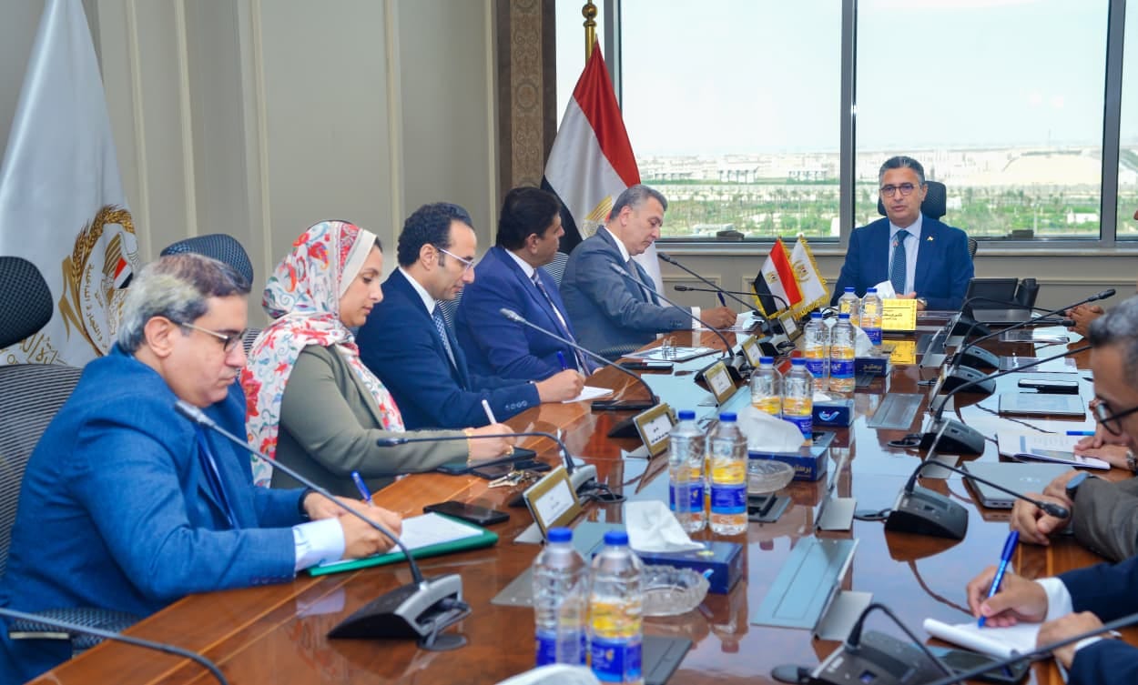 وزير التموين يجتمع مع مجموعة حسن علام القابضة