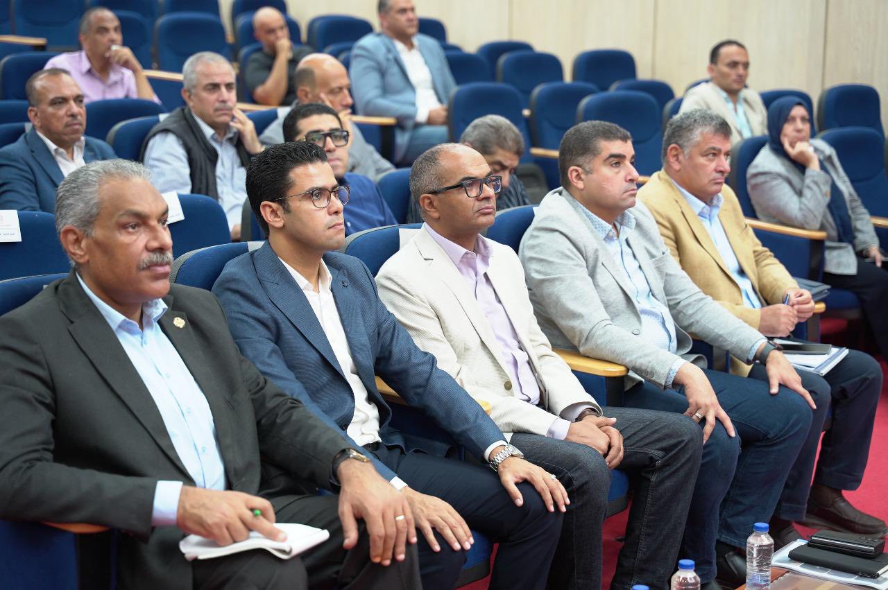وزير الإسكان يتابع عدد من المشروعات التنموية بمطروح
