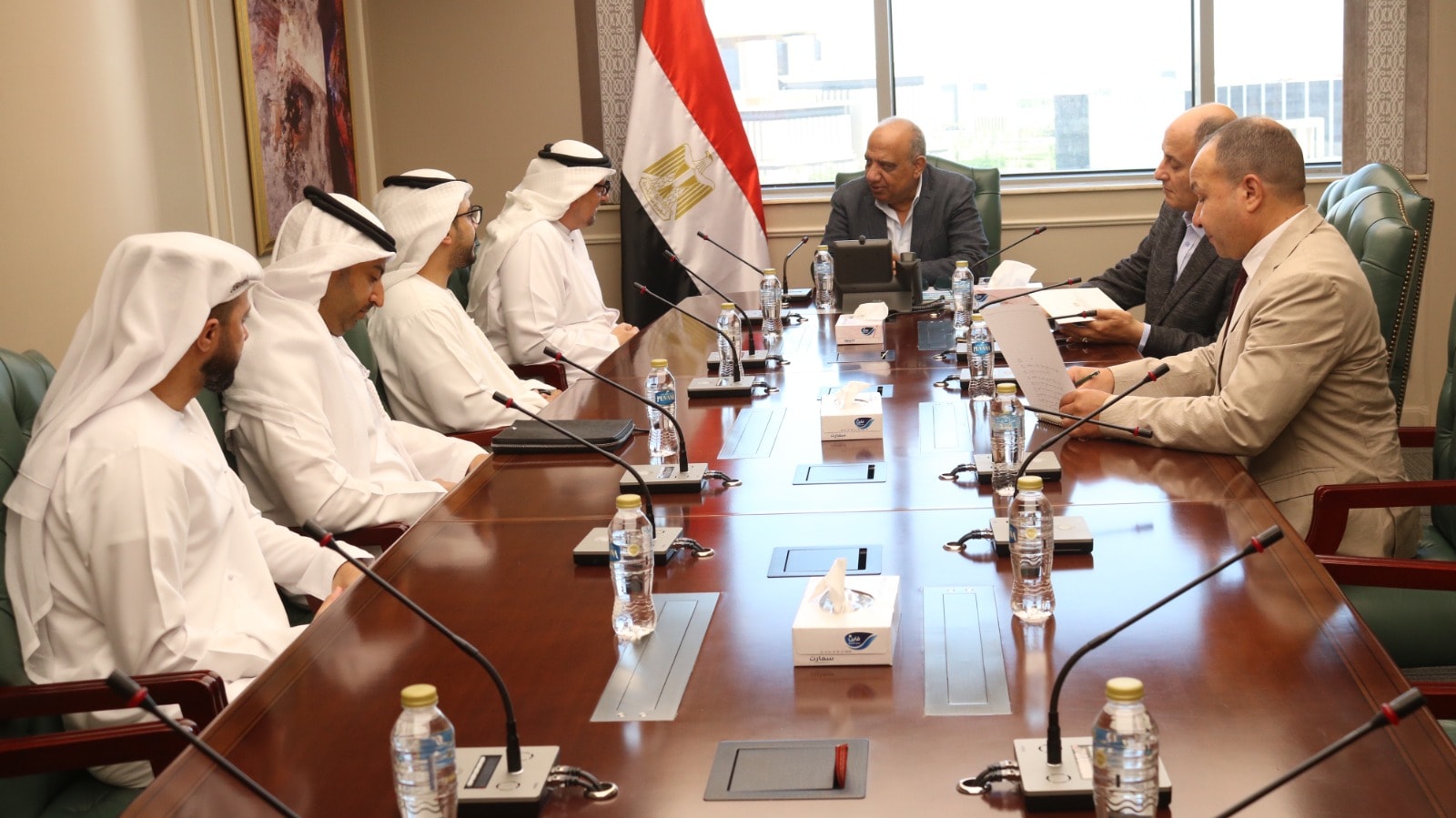 وزير الكهرباء يجتمع مع وفد من شركة أبوظبي لطاقة المستقبل
