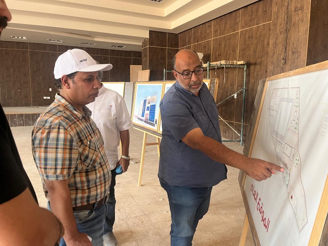 وزير الإسكان يتابع موقف المشروعات السكنية بقنا الجديدة