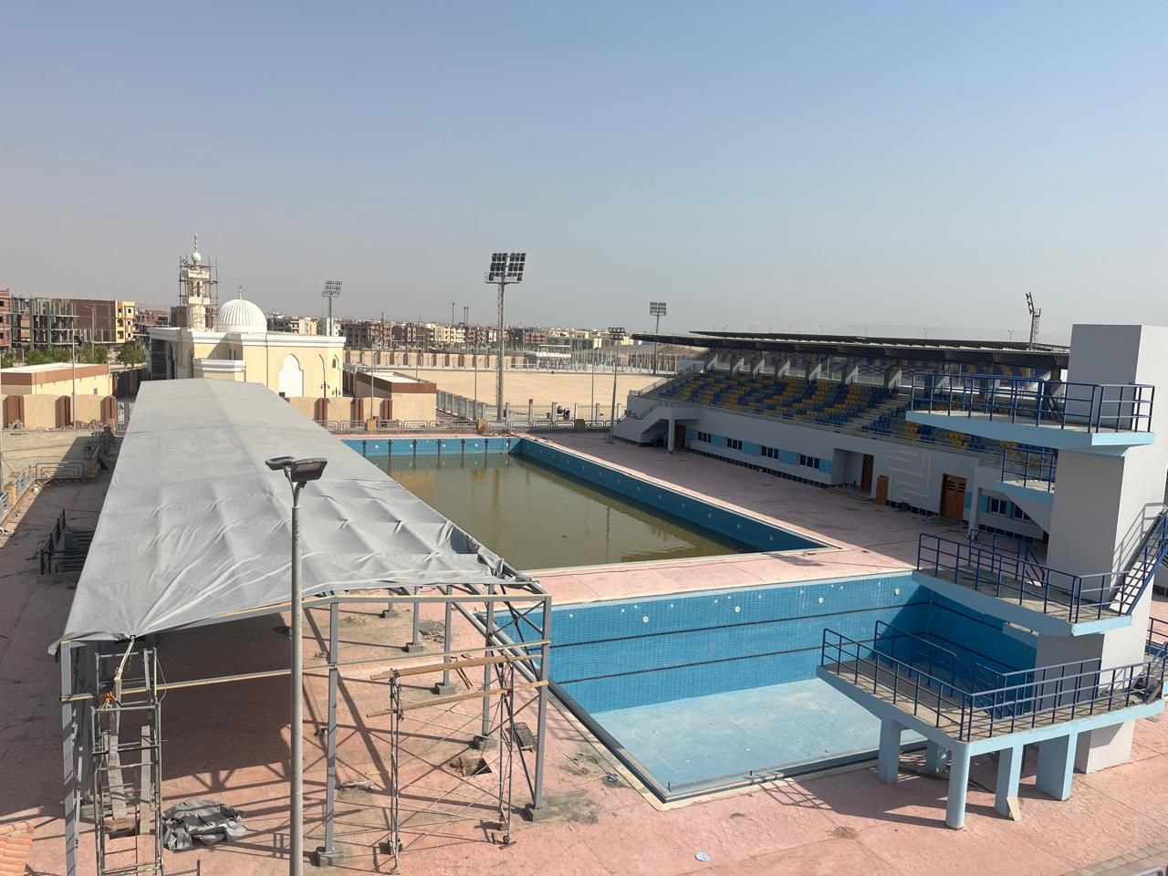 وزير الإسكان يتابع موقف المشروعات السكنية بقنا الجديدة