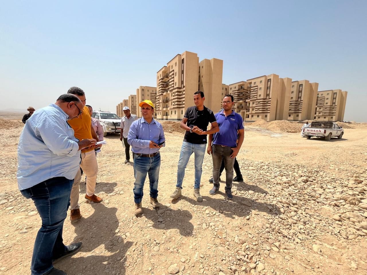 وزير الإسكان يتابع موقف المشروعات السكنية بقنا الجديدة