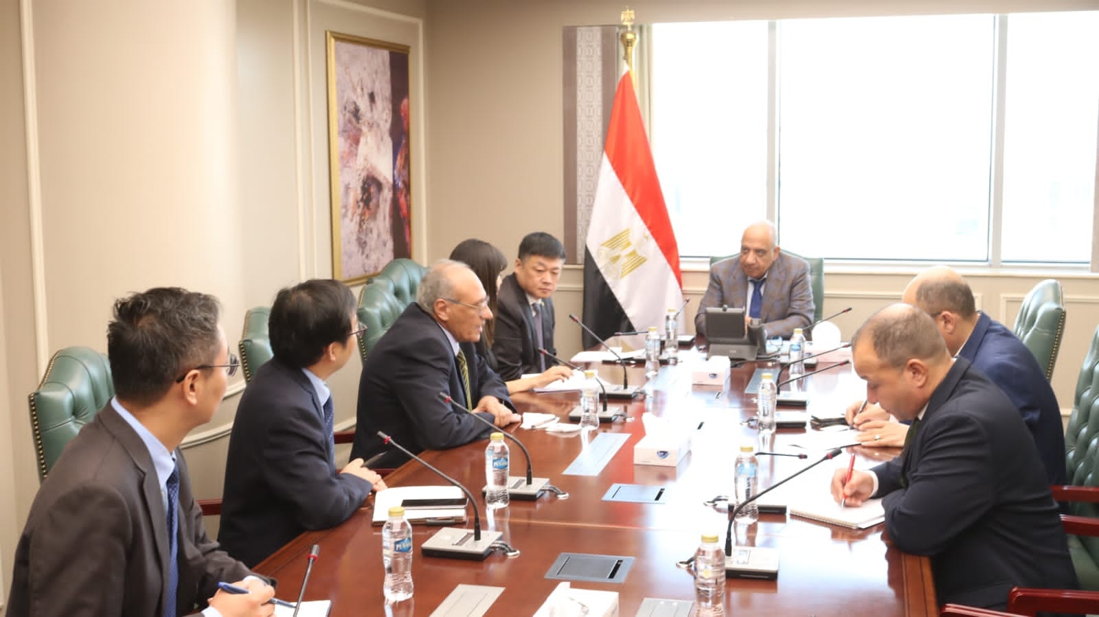 وزير الكهرباء يجتمع مع المدير التنفيذي شركة تشاينا إنيرجي