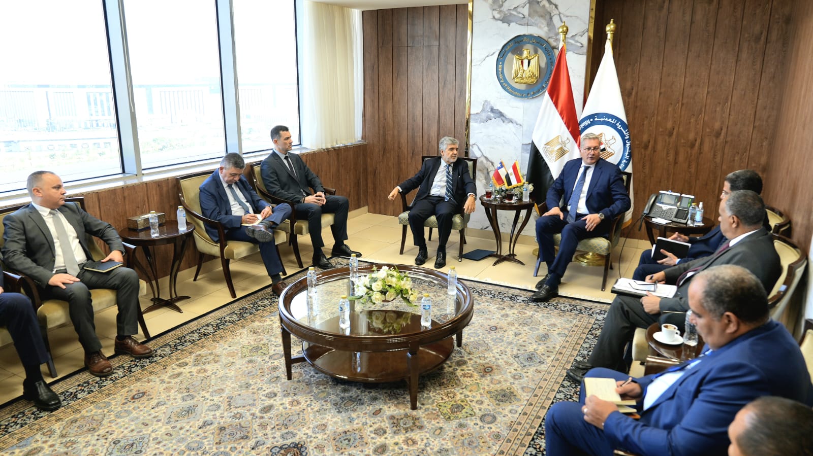 وزير البترول يستقبل سفير تشيلي
