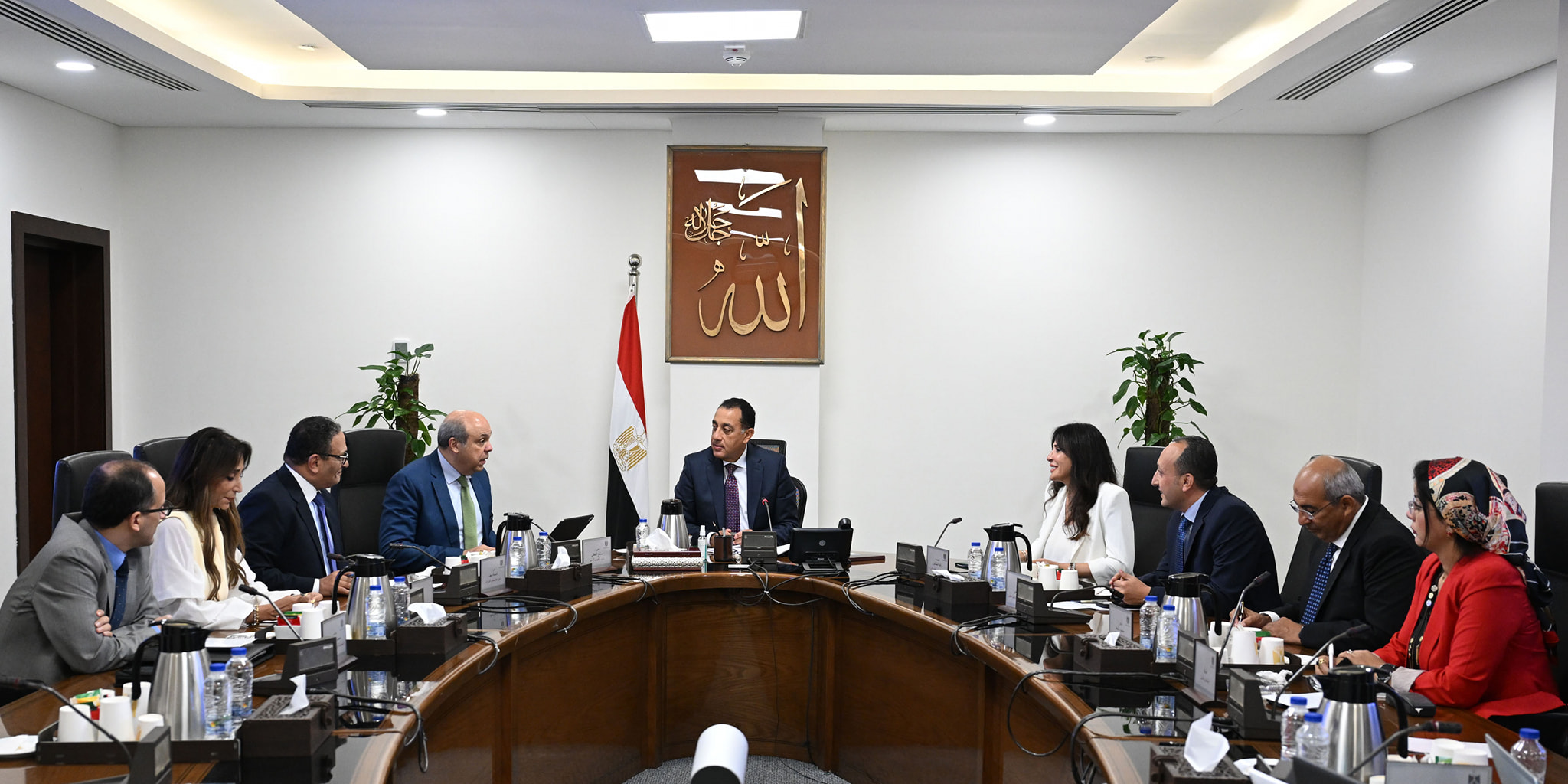 رئيس الوزراء يتابع الموقف التنفيذي لمشروع مبنى 4 بمطار القاهرة الدولي