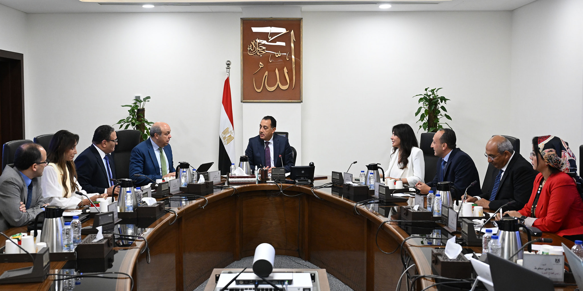 رئيس الوزراء يتابع الموقف التنفيذي لمشروع مبنى 4 بمطار القاهرة الدولي