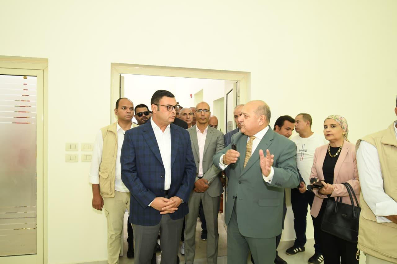وزير الإسكان يفتتح المركز الثقافي بمدينة القاهرة الجديدة
