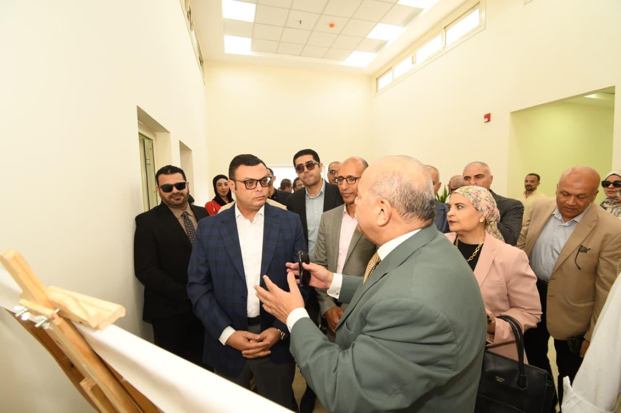 وزير الإسكان يفتتح المركز الثقافي بمدينة القاهرة الجديدة