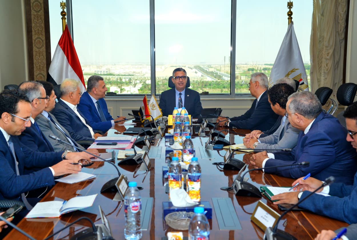 وزير التموين يجتمع مع رئيس مجموعة سامكريت