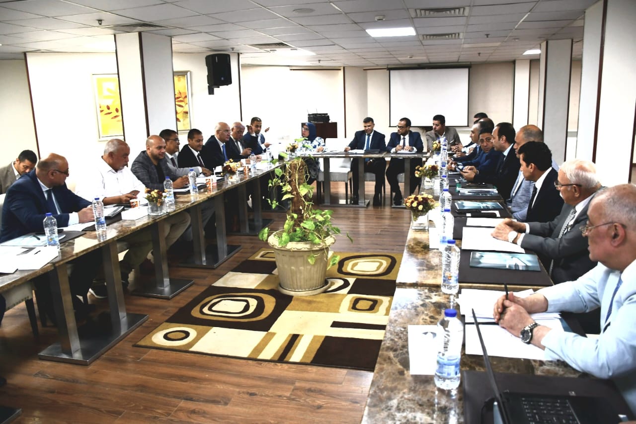 اجتماع وزير الرياضة مع مسئولي الشؤون القانونية بالأندية