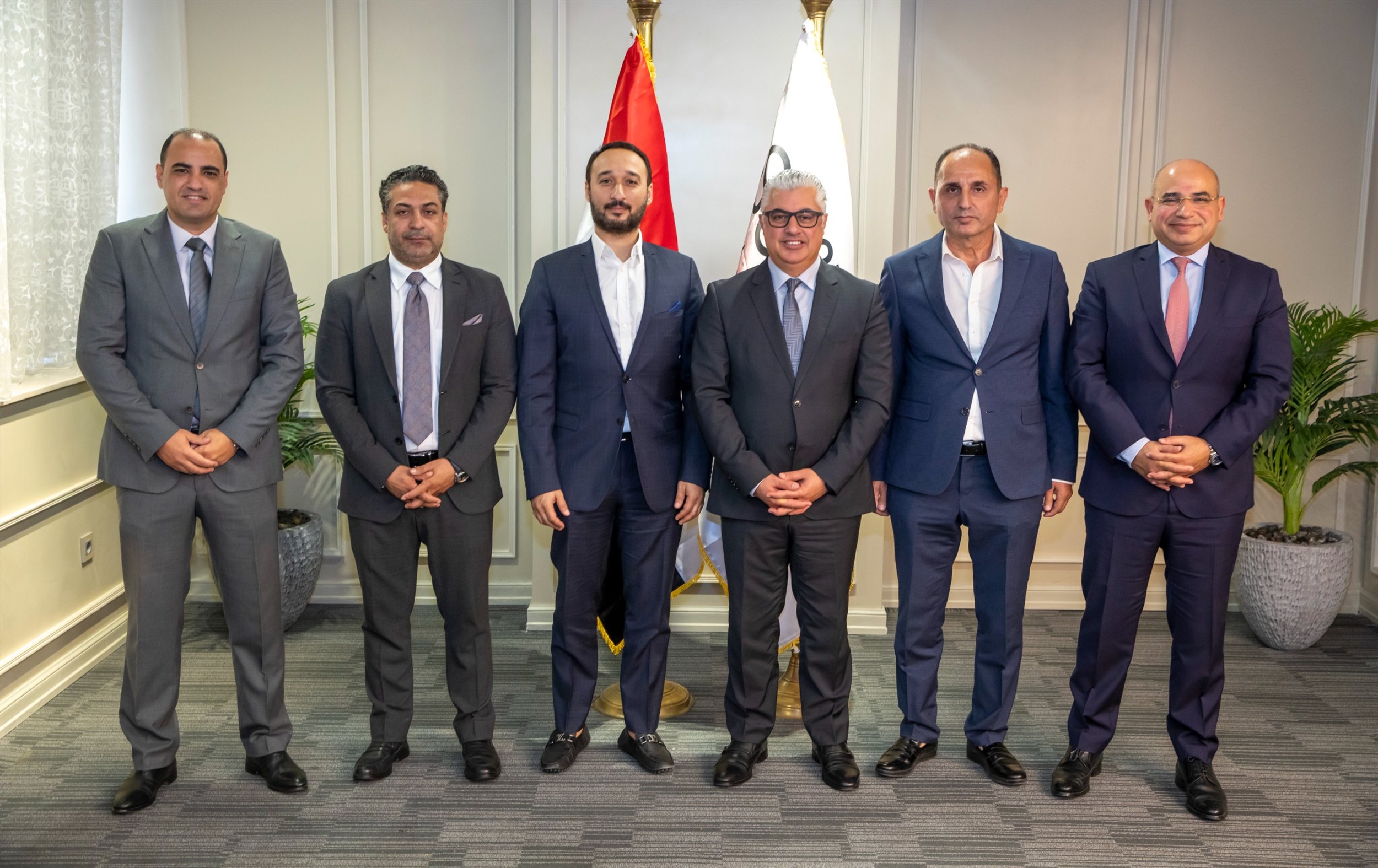 رئيس اقتصادية قناة السويس يوقع عقد إنشاء مصنع نيل أورميه التركية