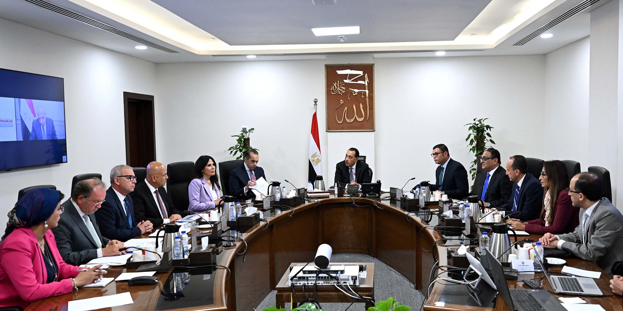 رئيس الوزراء يتابع تنفيذ مشروعات الكهرباء بالمدن الجديدة