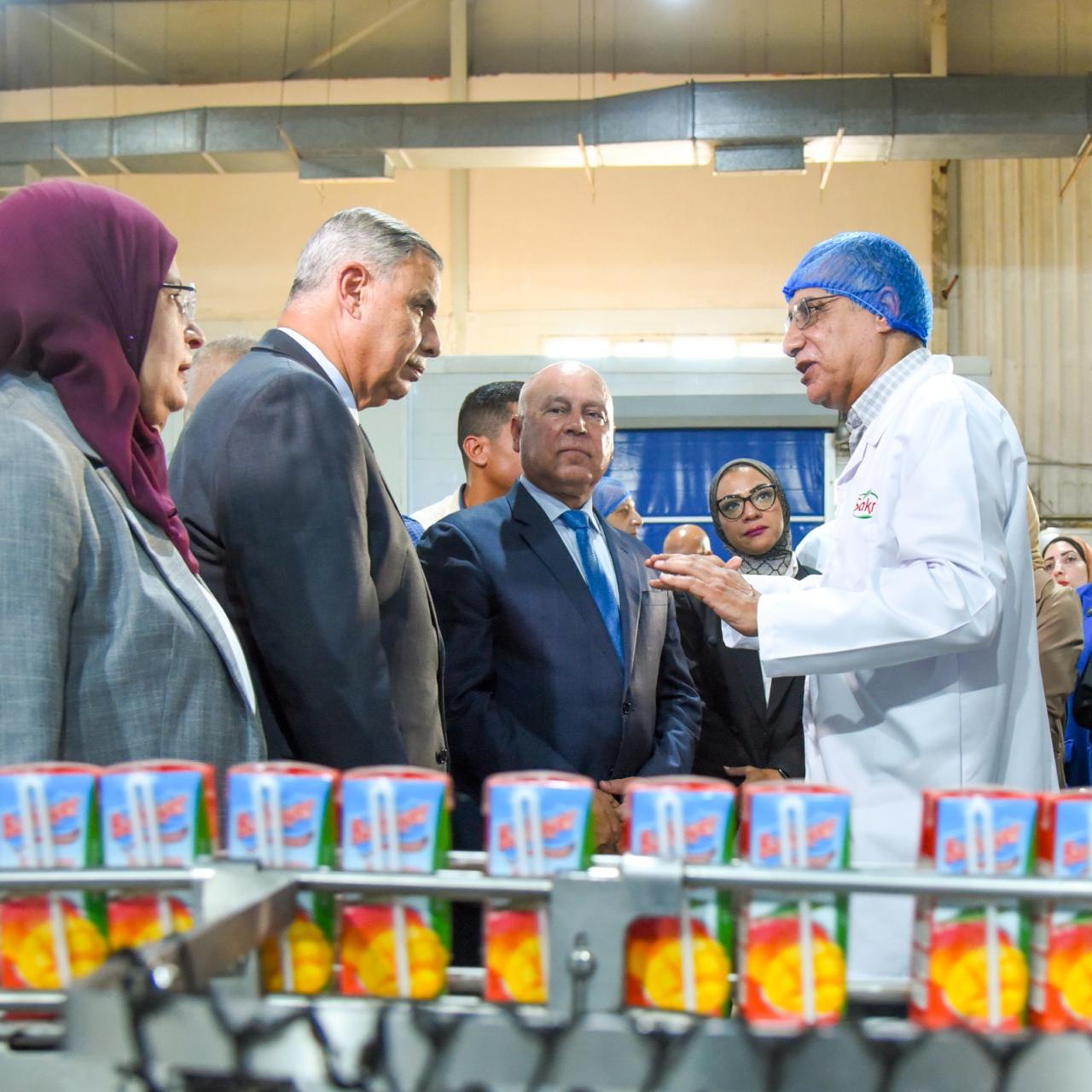 الوزير يتفقد مصنع صقر للصناعات الغذائية