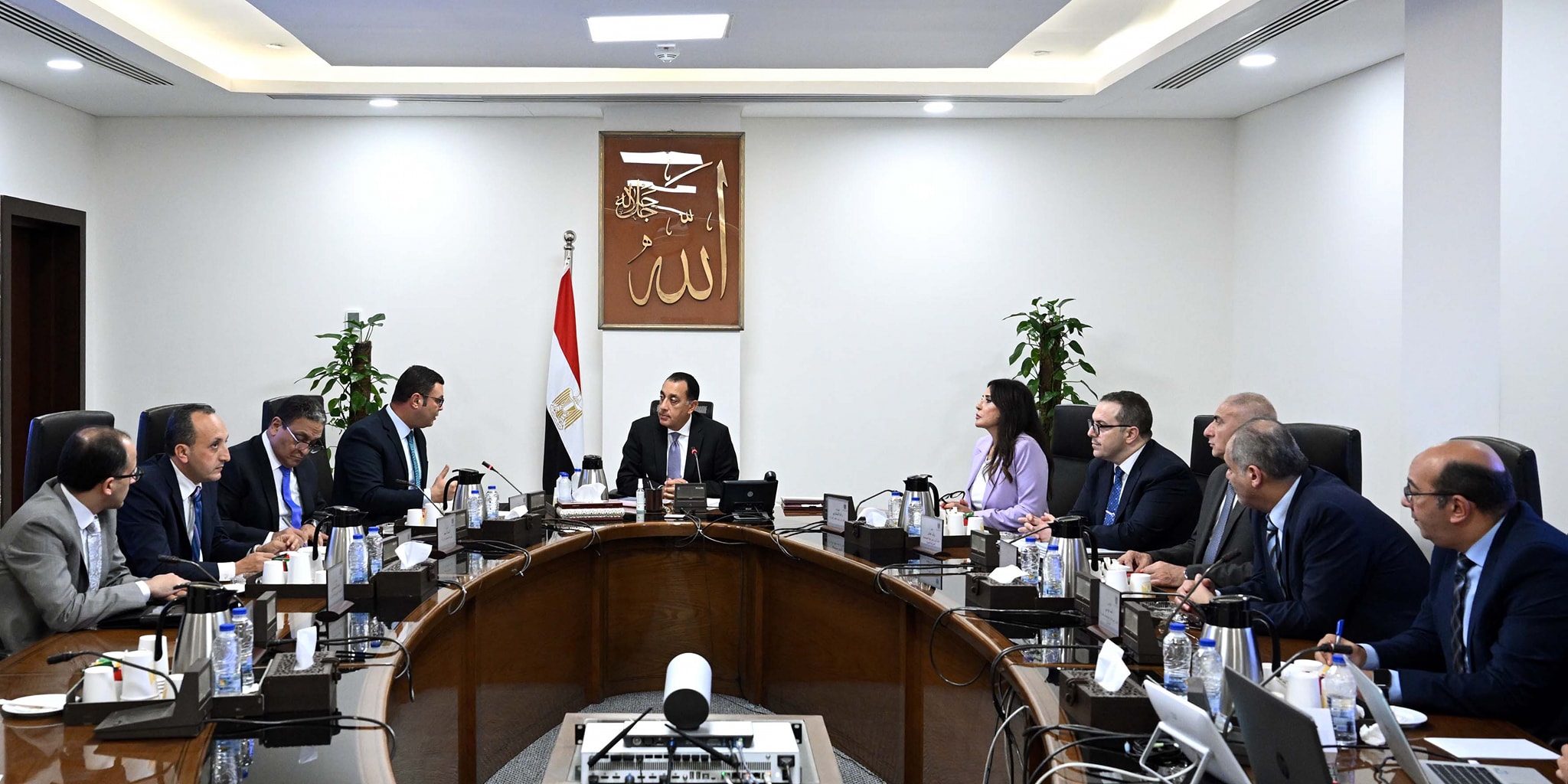 رئيس الوزراء يتابع موقف تنفيذ مشروعات سكن لكل المصريين