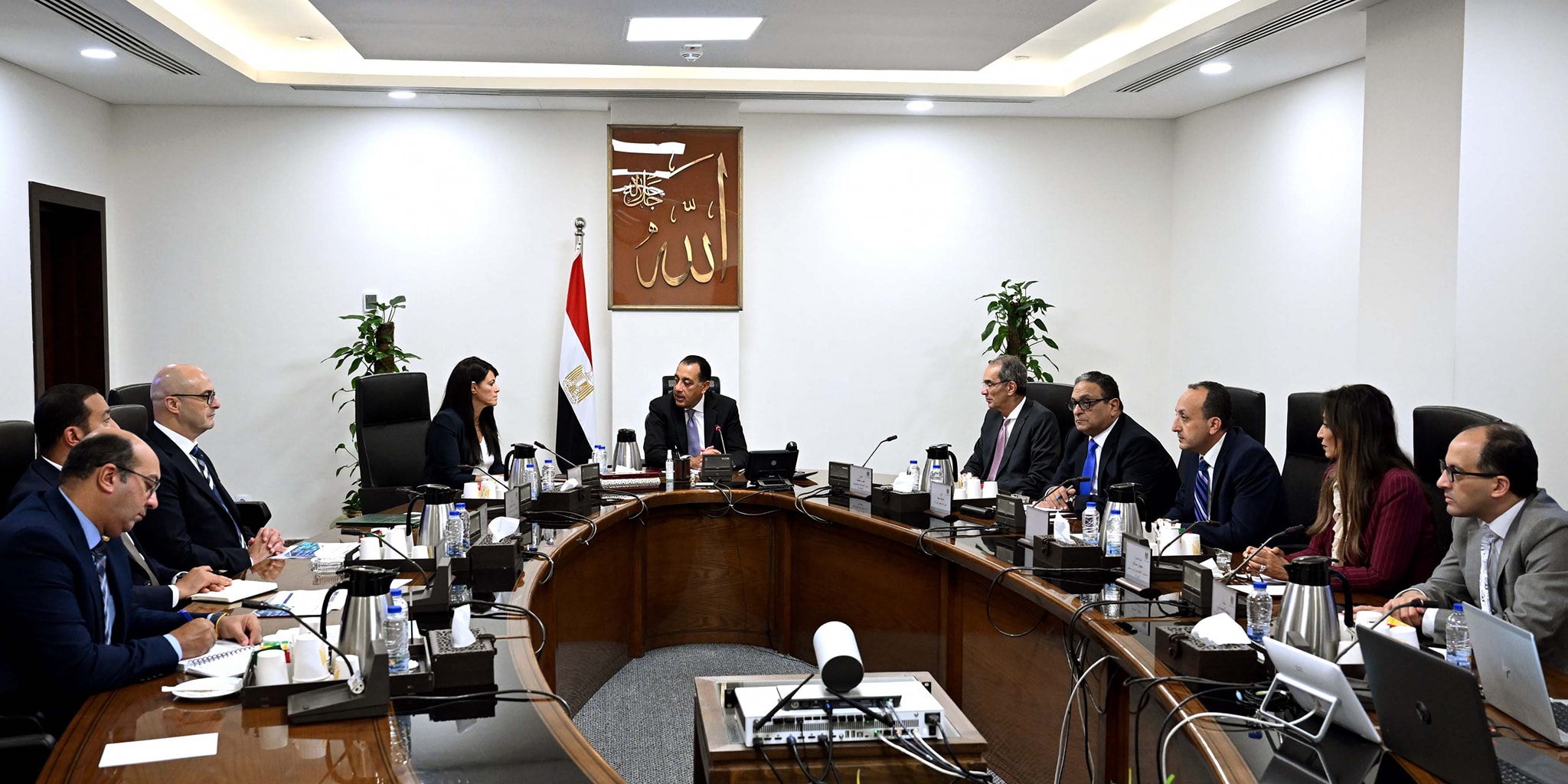 رئيس الوزراء يستعرض خطط الدولة للتحول الرقمي