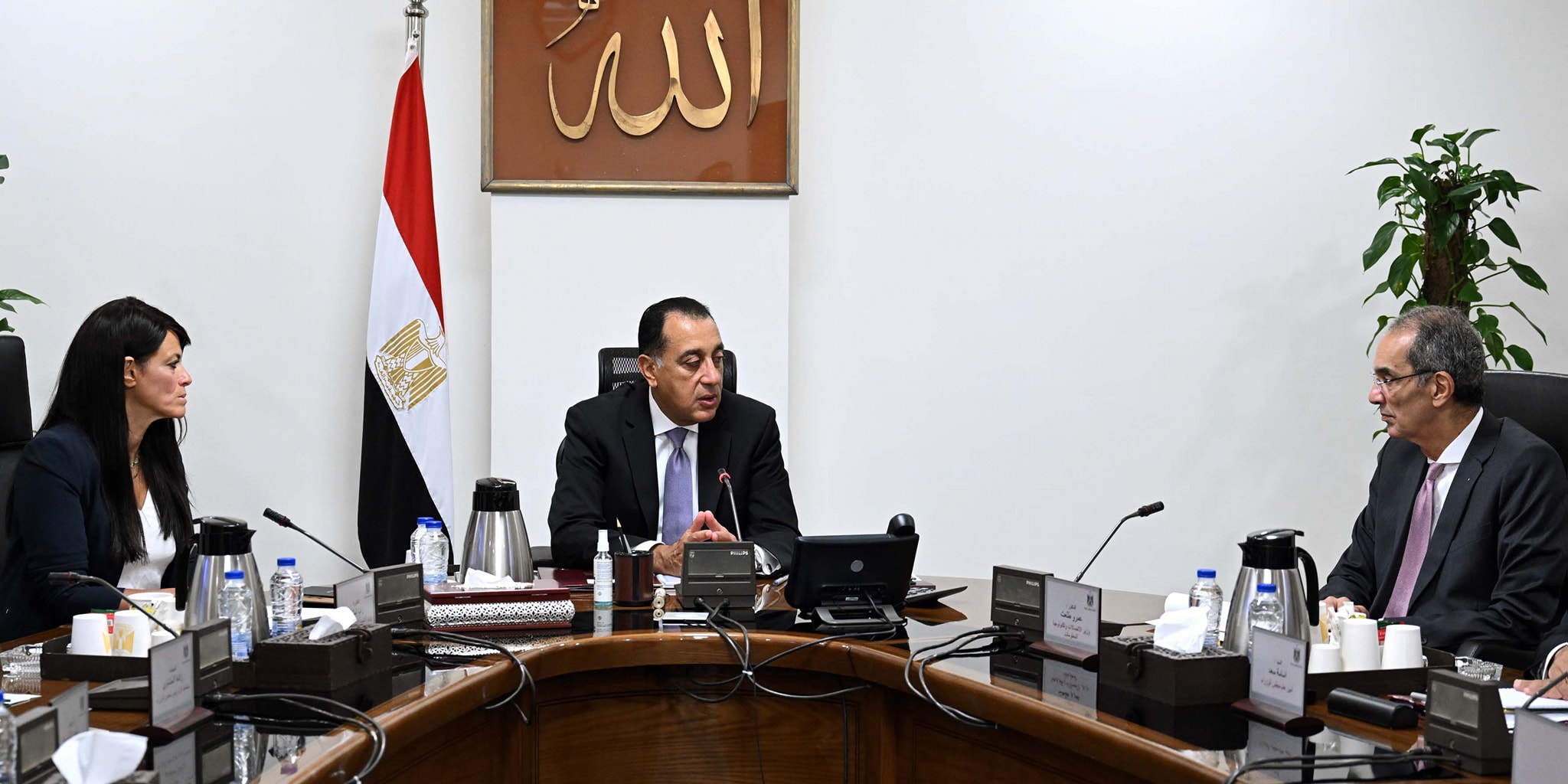 رئيس الوزراء يستعرض خطط الدولة للتحول الرقمي