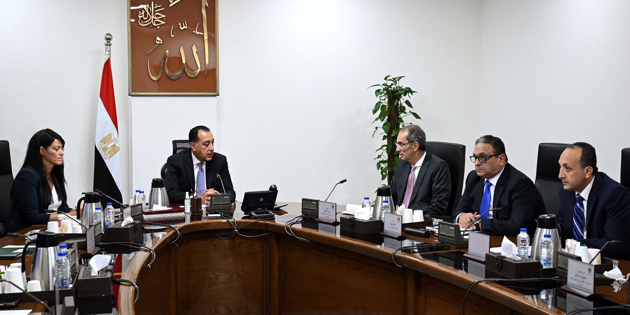 رئيس الوزراء يستعرض خطط الدولة للتحول الرقمي
